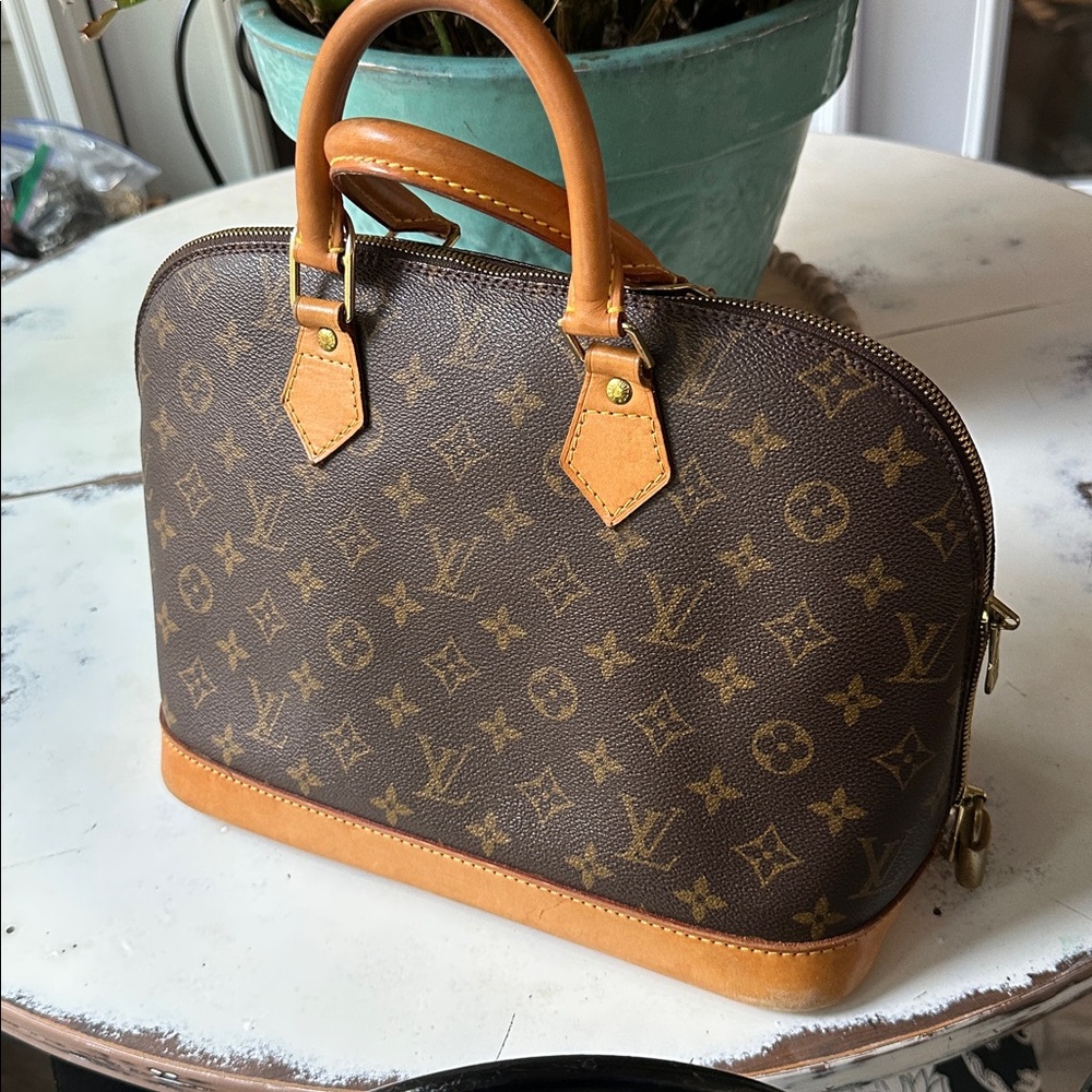 Authentic Louis Vuitton Alma MM - Picture 2 of 11